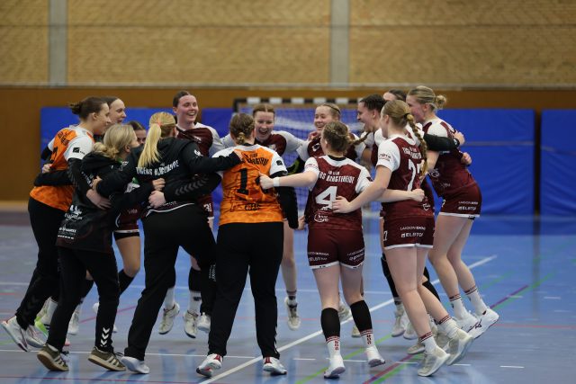 1. Damen mit Schwerstarbeit in Kiel