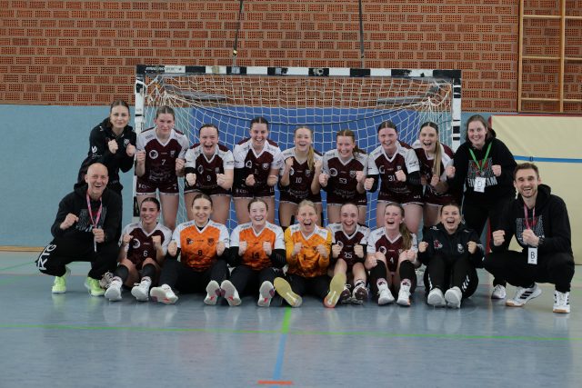 1. Damen mit Saisonabschluss plus Verlängerung